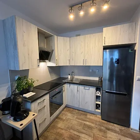 Cozy New With Balcony