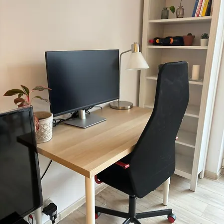 Cozy New With Balcony *