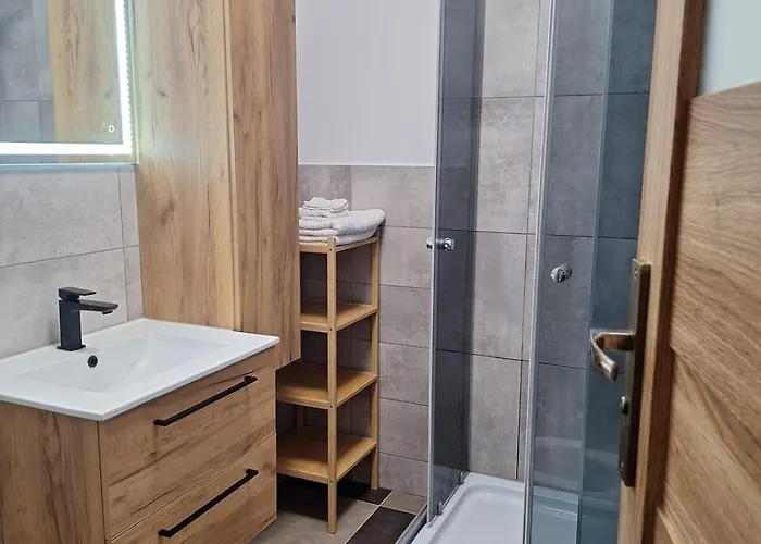 Cozy New With Balcony Poznaň