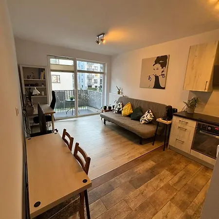 Cozy New With Balcony Διαμέρισμα